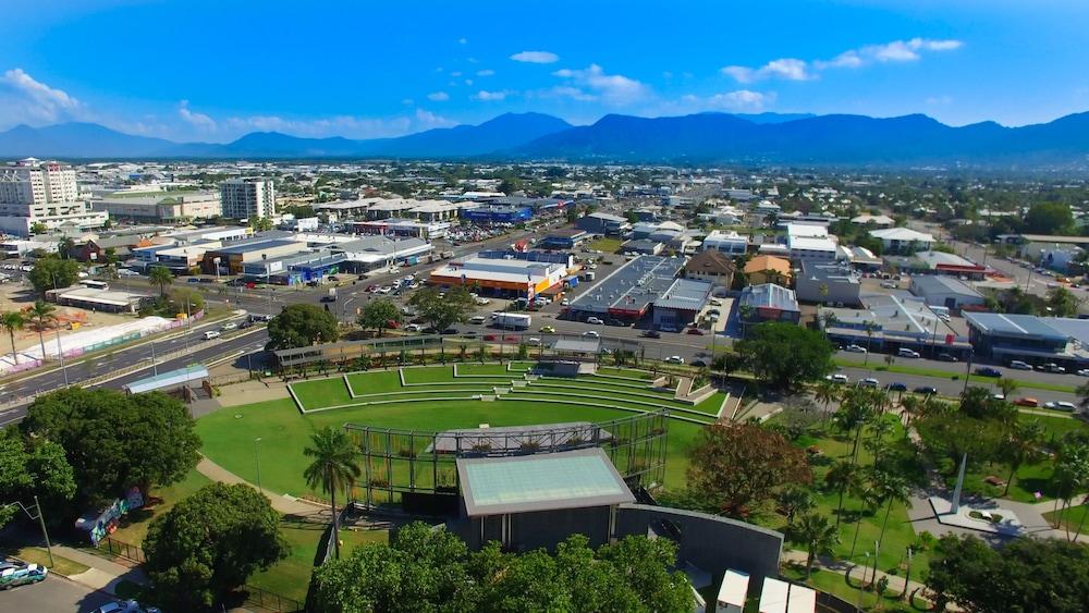 Coral Tree Inn Cairns Bagian luar foto